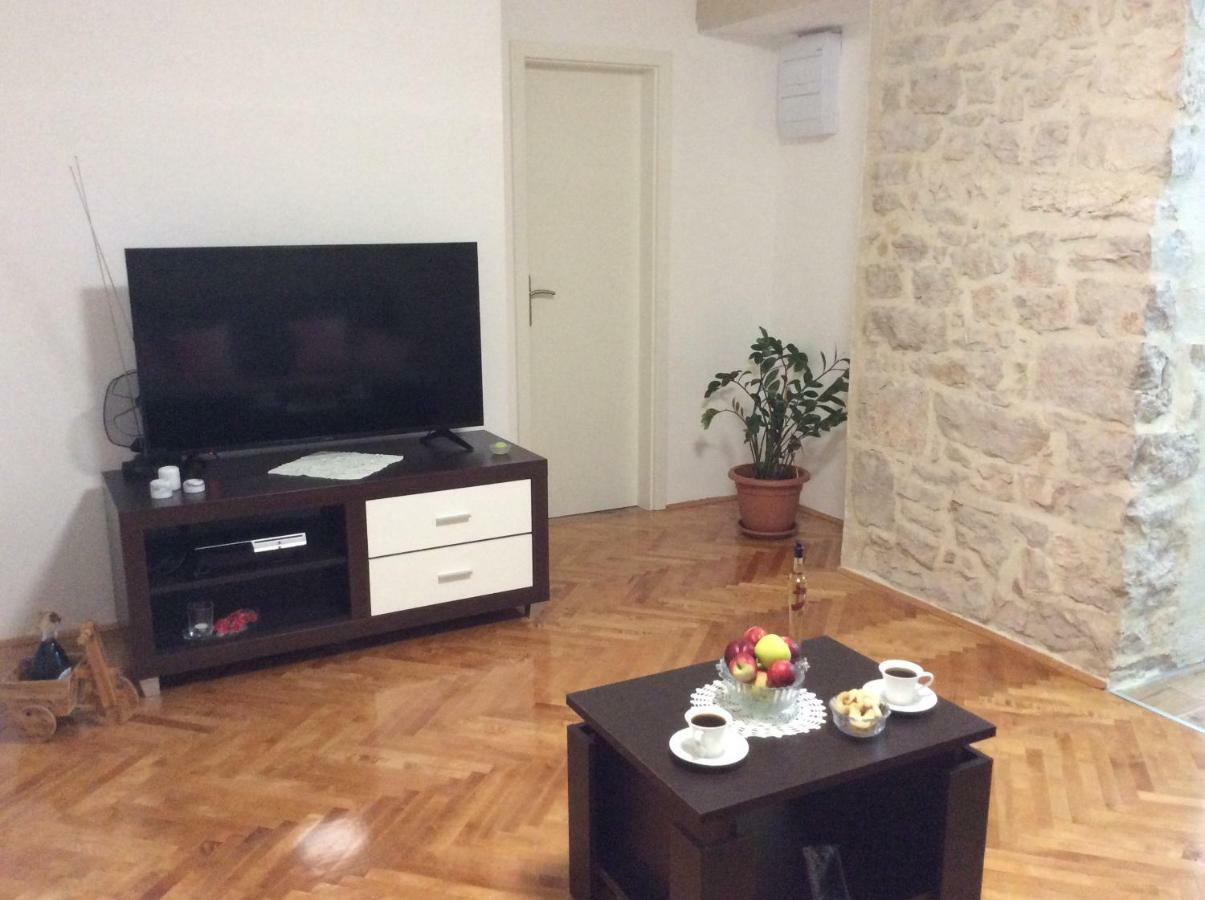 Apartment Karla Snb Lozovac Exterior photo