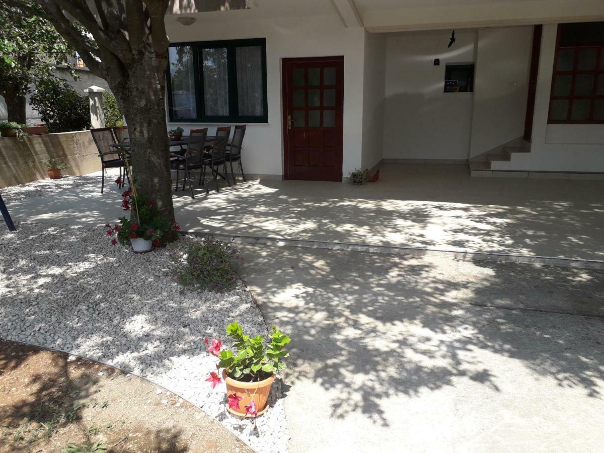 Apartment Karla Snb Lozovac Exterior photo