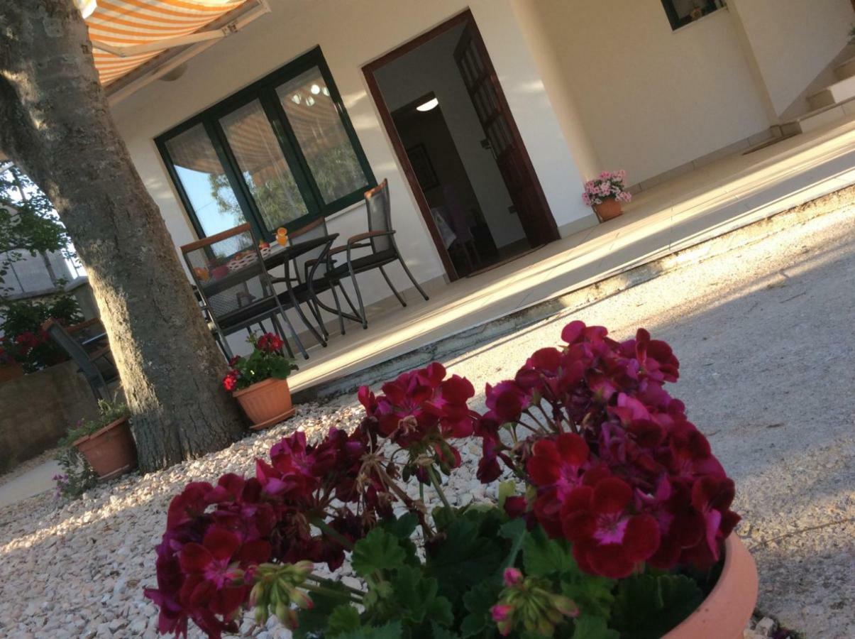 Apartment Karla Snb Lozovac Exterior photo